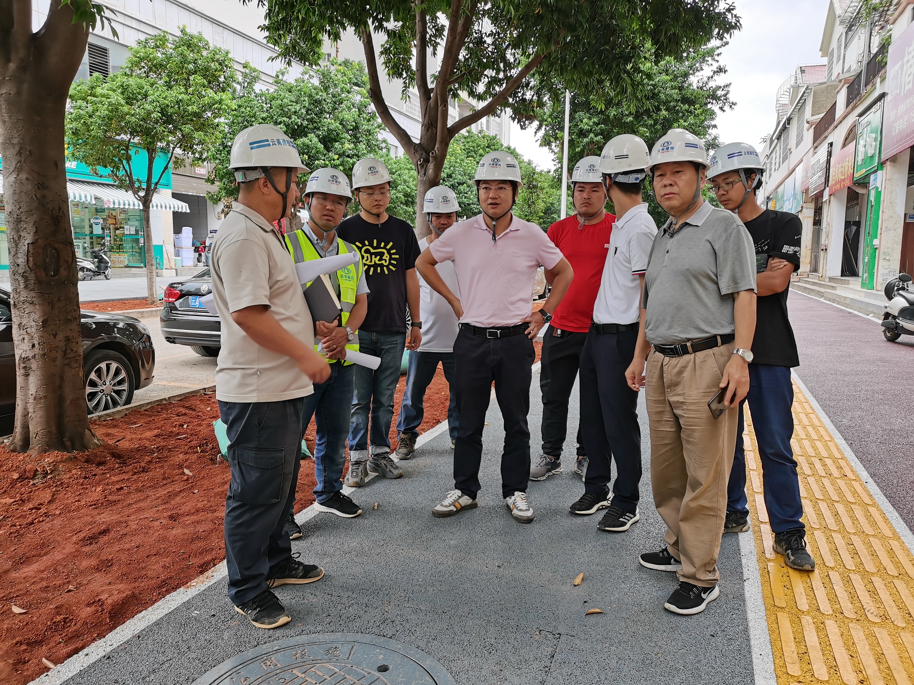 【我為群眾辦實事】萬向遵一行調研文山市城區(qū)道路人行道鋪裝工程（一期）勘察、設計、施工總承包（EPC）項目